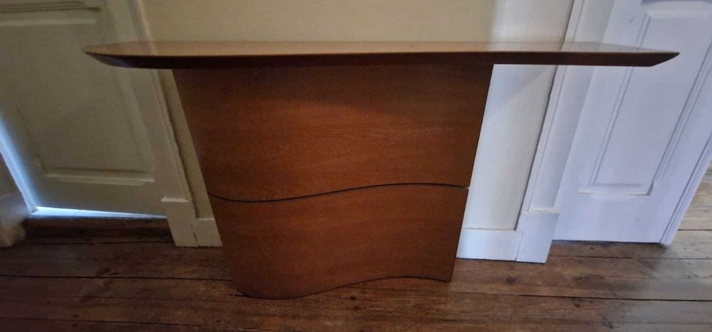 Conjunto de móvel e espelho para entrada