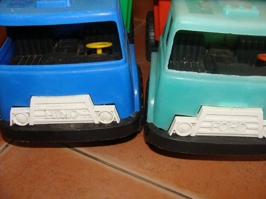 Camiões de Brinquedo Basculantes de Plástico Antigos - Irmãos Melo