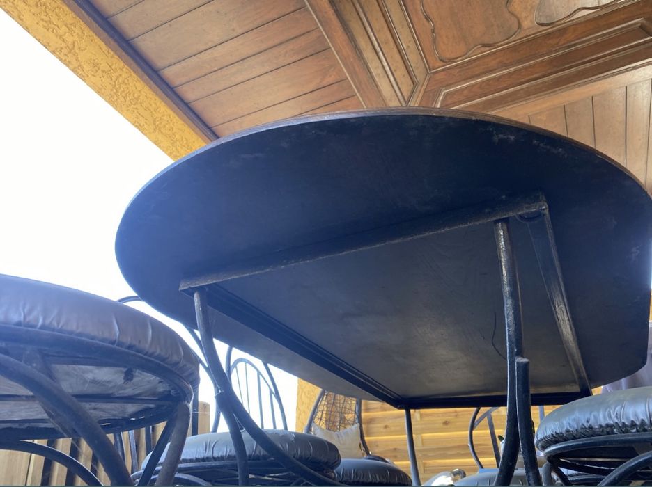 Mesa em ferro e madeira maciça