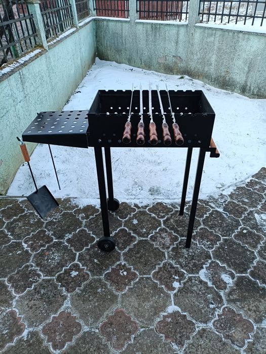 Мангал 3ммгриль барбекю на колесах на 11 шампурів