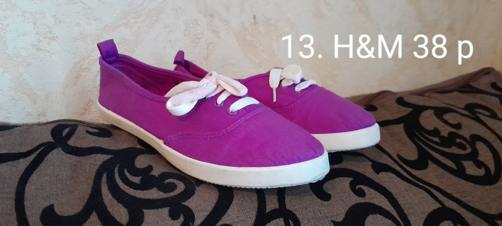 Жіночі мокасини.