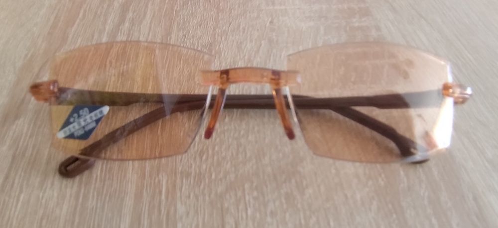 Okulary dwuogniskowe.