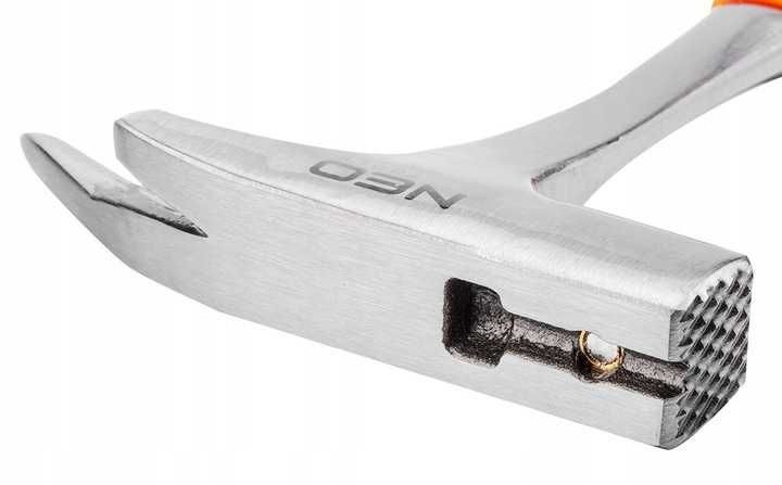 Młotek ciesielski 600 g, monolityczna konstrukcja