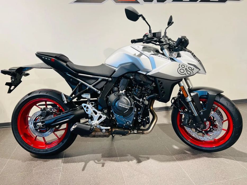 Suzuki GSX  8 S