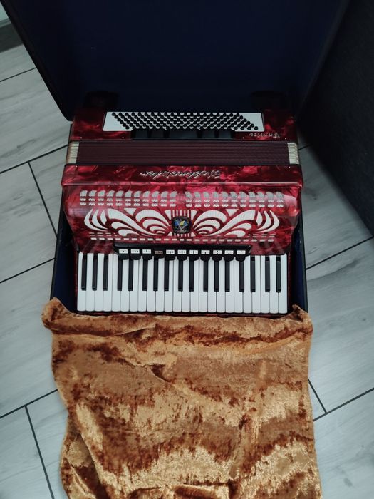 Sprzedam akordeon Weltmeister Caprice 120 basów
