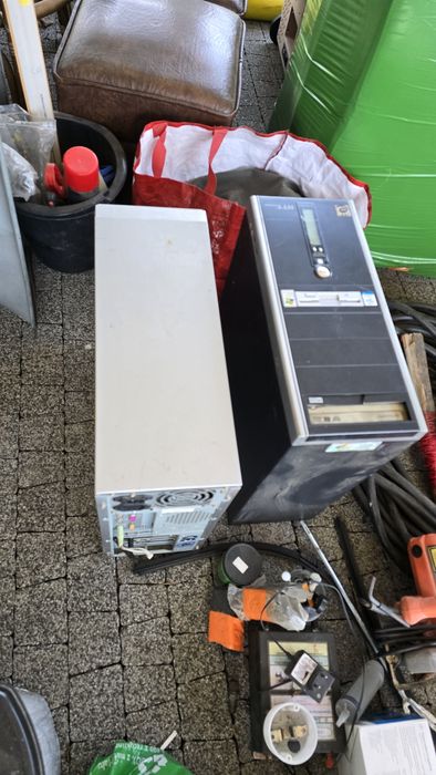 2 Komputery, 2monitory Oddam za darmo