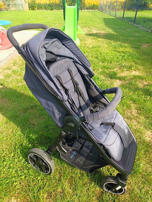 Wózek spacerowy Britax Römer i krzesełko do karmienia Maxi Cosi