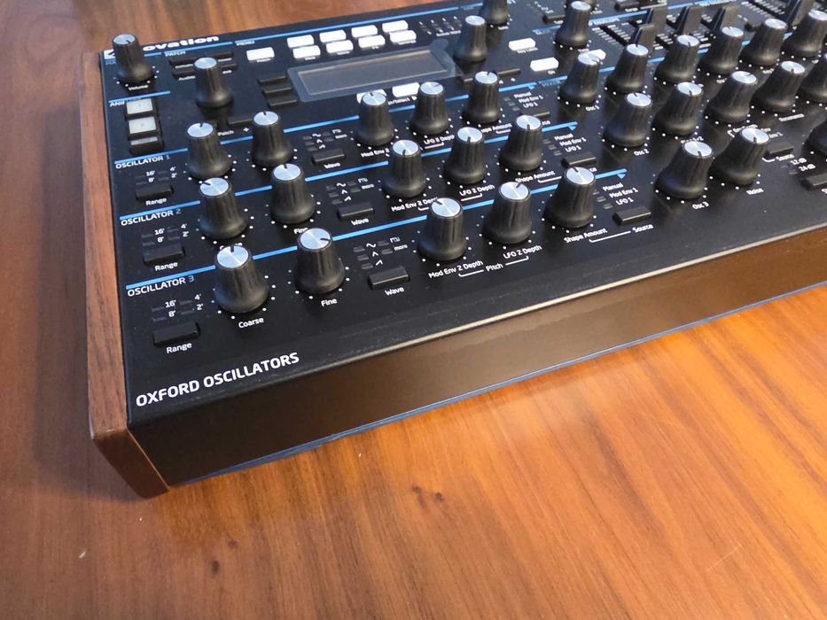 Sintetizador Novation PEAK com decksaver