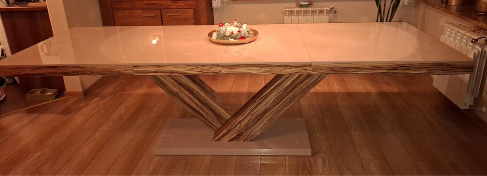 Nowoczesny rozkładany stół + krzesła gratis