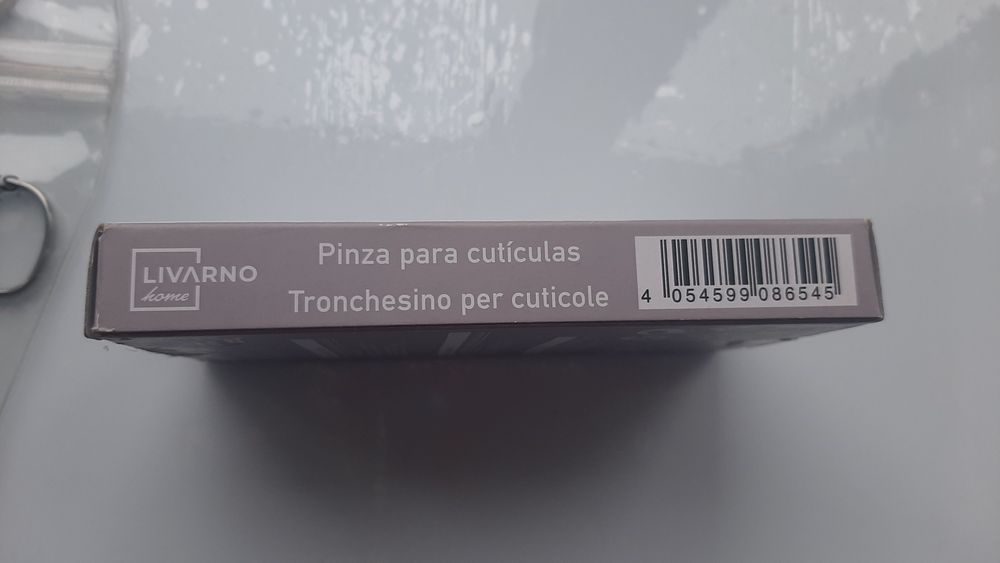 Манікюрний набір, ножнички, різні кусачки., щипчики.