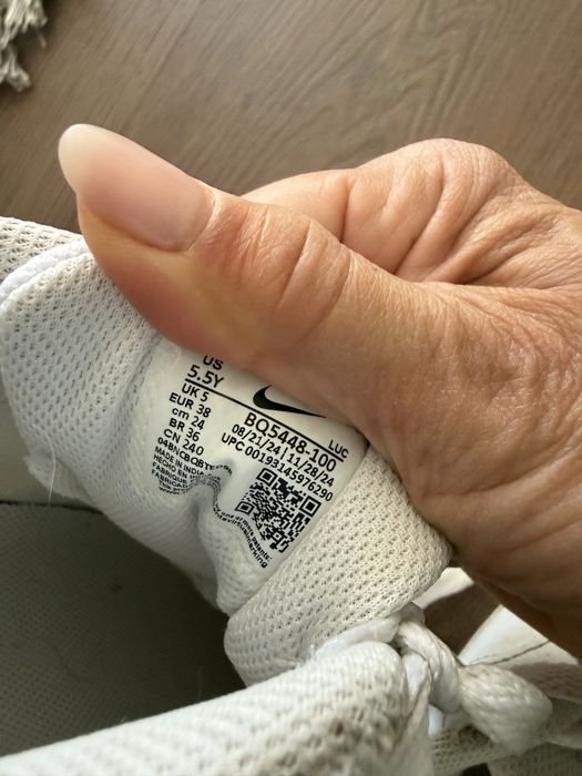 Tenis nike brancos