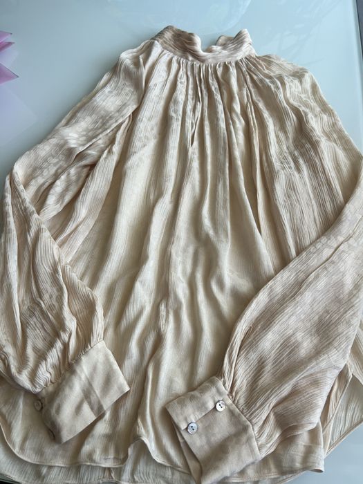 Blusa tamanho S, Massimo Dutti.