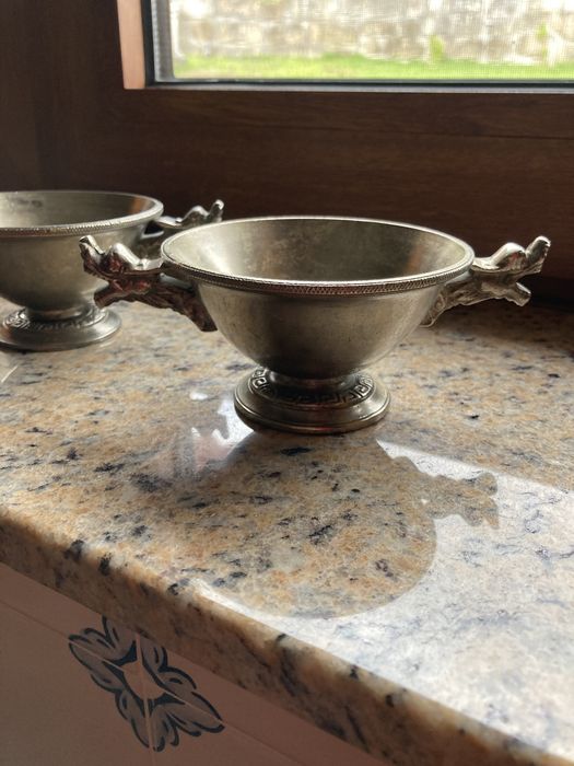 Taças metálicas chinesas