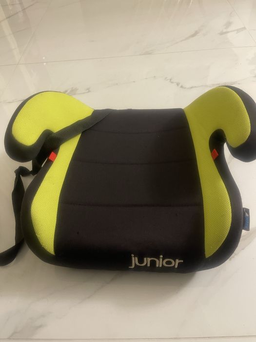 Автокрісло бустер.