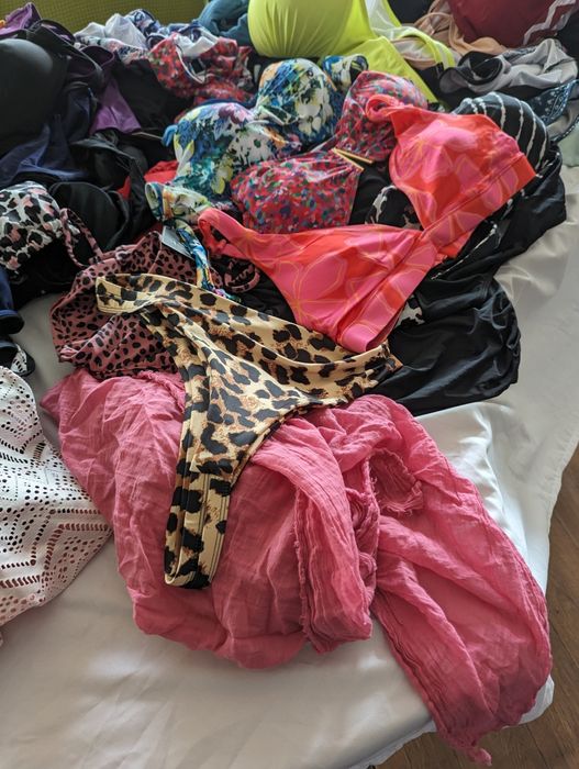 Paczka ok 60 sztuk kostiumów kąpielowych