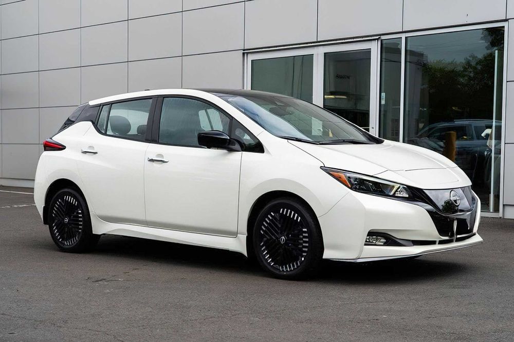 Nissan LEAF SV Plus      2025