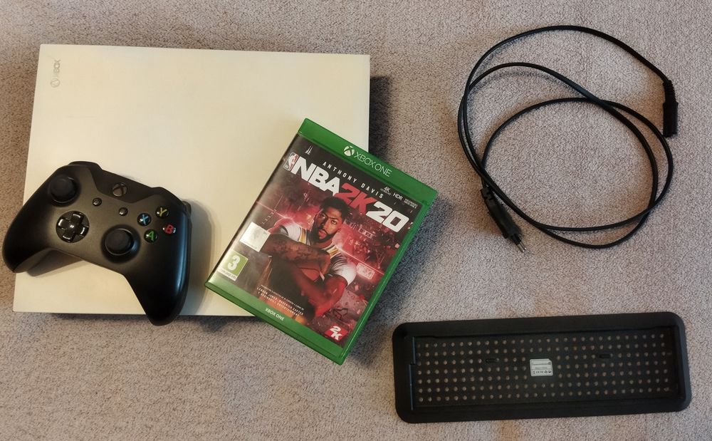 Xbox One X на 1 ТБ +диск NBA 2k20 + акаунт з іграми (GTA 5, RDR2, серія Mafia)