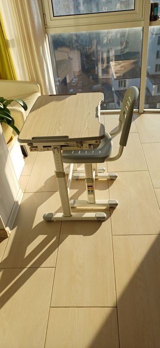 Дитяча шкільна парта