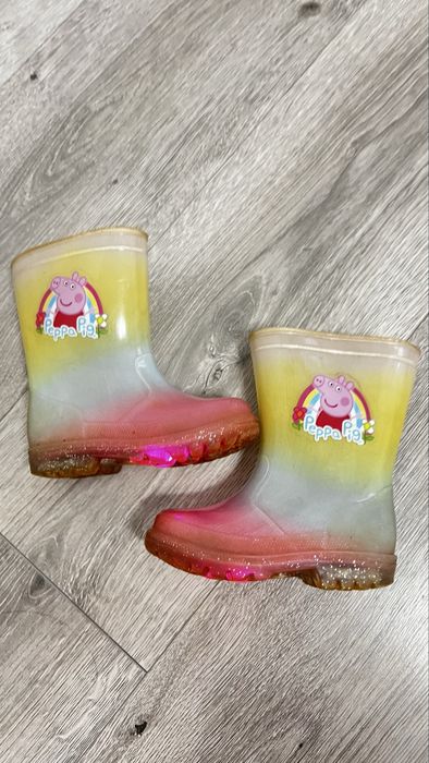 Взуття для дівчинки