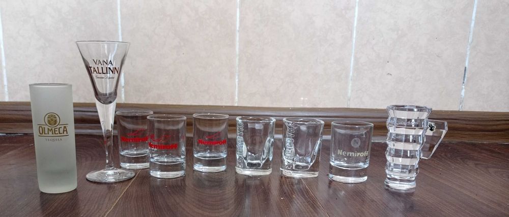 Бокали, чарки, кружки