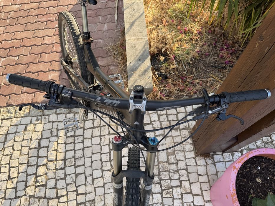 Bicileta Enduro Canyon Torque ES