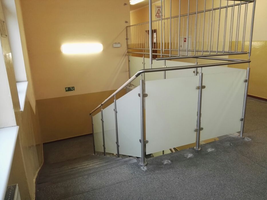 Balustrady, poręcze ze stali nierdzewnej Inox
