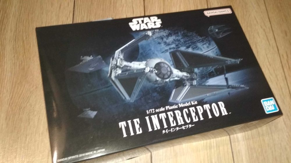 Model plastikowy do składania Star Wars Bandai Tie Interceptor 1:72