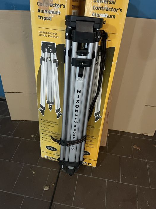 Statyw geodezyjny niwelatora