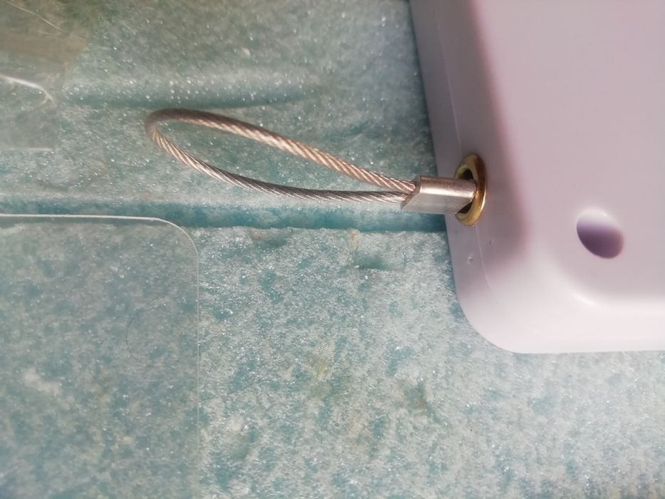 Дверной доводчик.