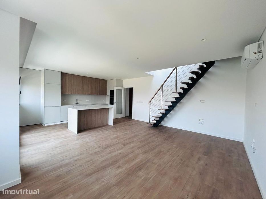 Apartamento T3+1 moderno e luminoso no Montijo