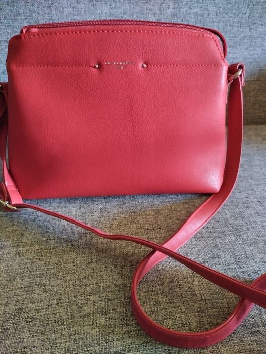 Сумка красная...