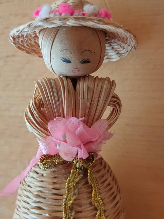 Conjunto de bonecos artesanais.