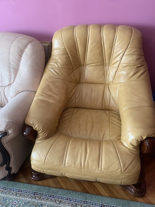 Кожаное кресло