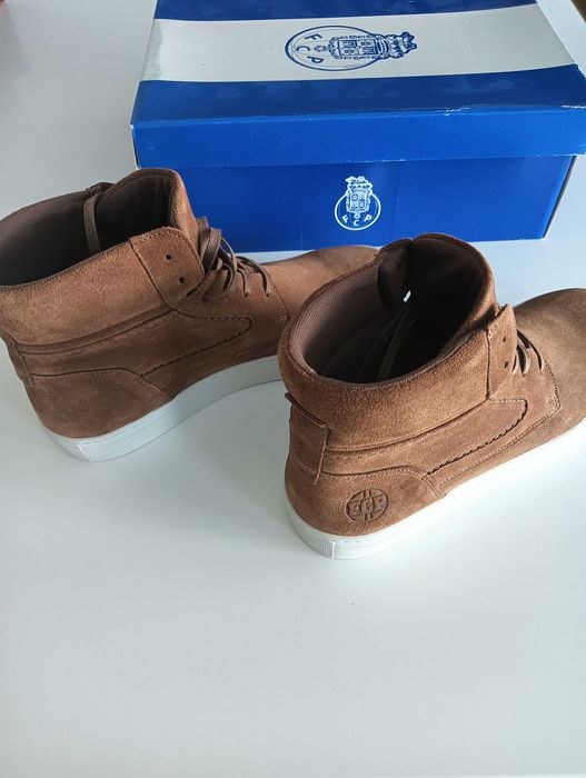 Bota camurça oficial FCPorto por estrear