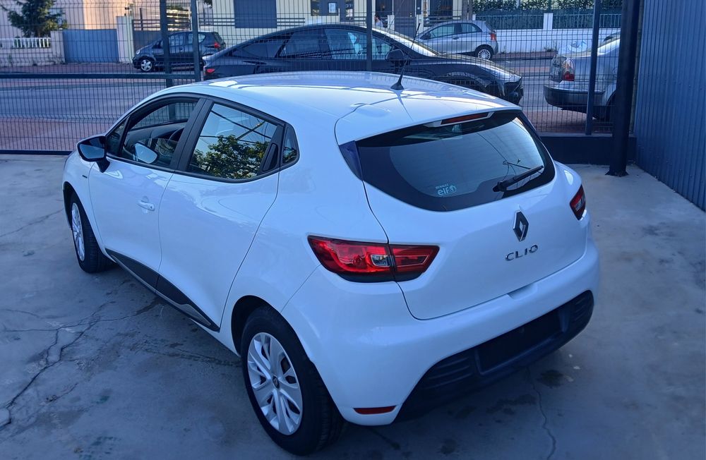 Renault clio 19.000 klms