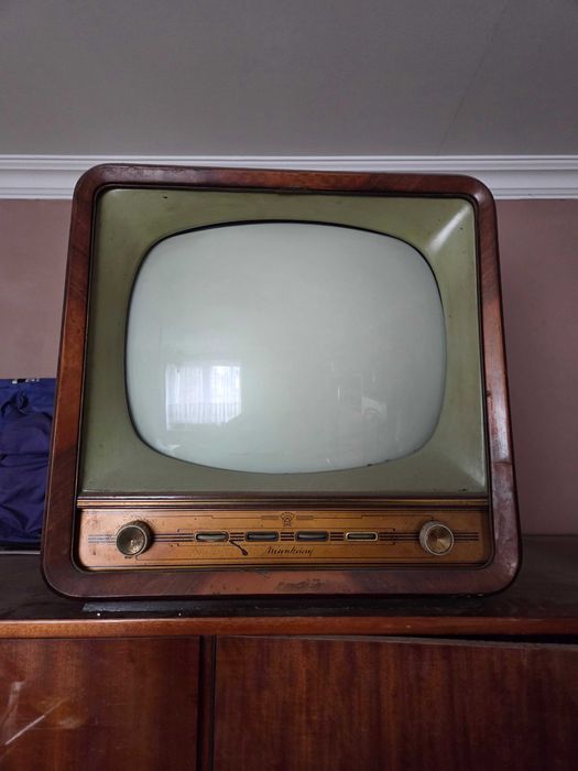 Stary Telewizor Orion Munkácsy