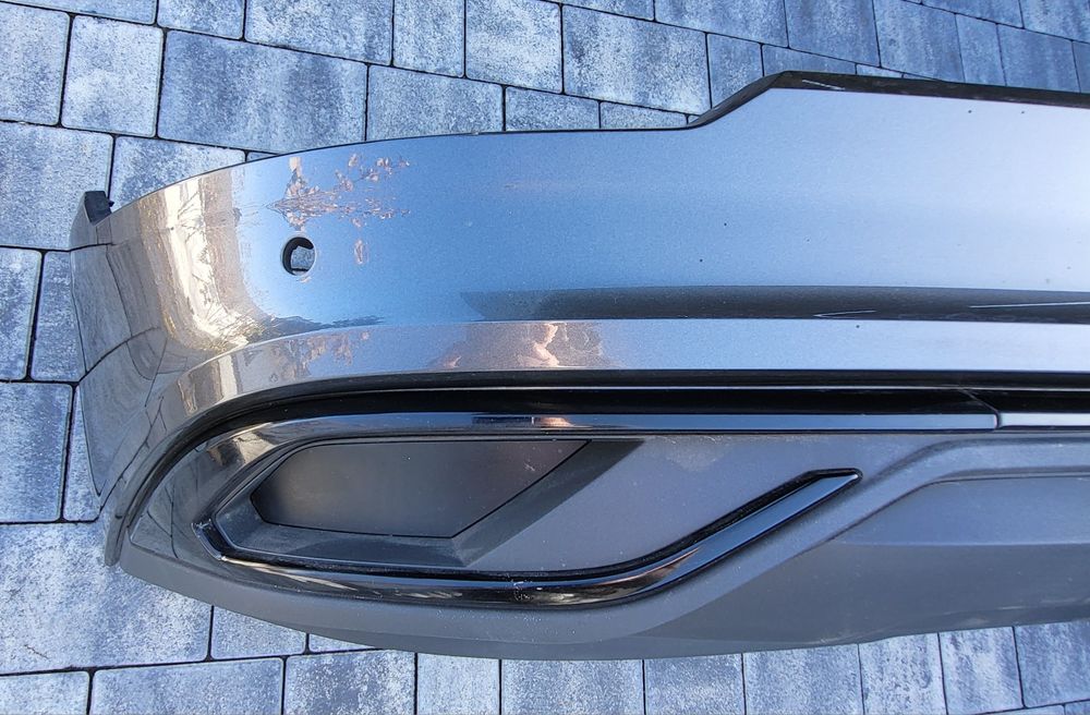 Бампер задній + губа накладка заднього бампера Audi Q8 (2019)