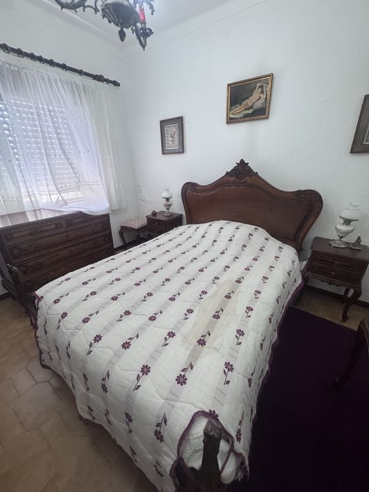 Cama de casal em Madeira com Colchao