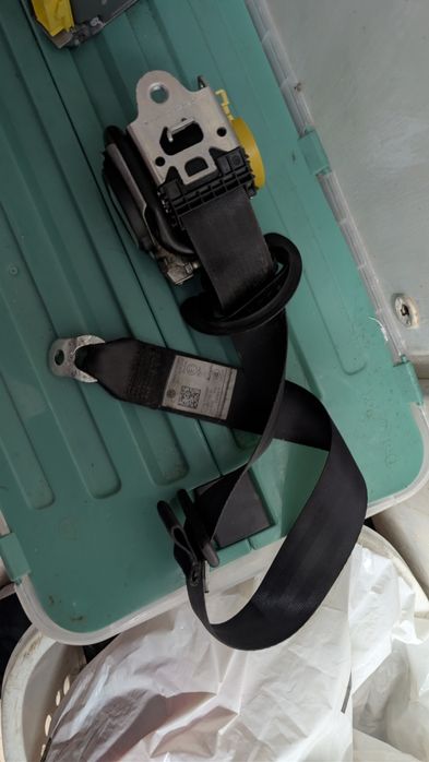 Kompletny przedni pas pasażera przód  VW Golf 6 chatback 5d