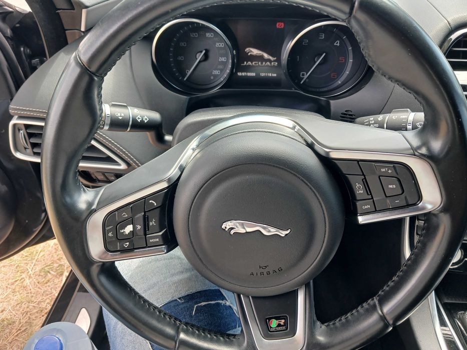 Jaguar Xe 20d ano 2016