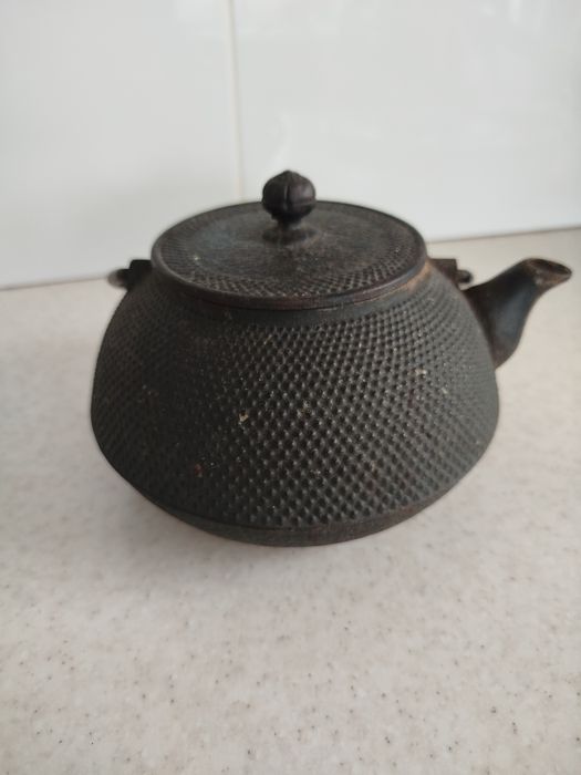 Чавунний чайник.