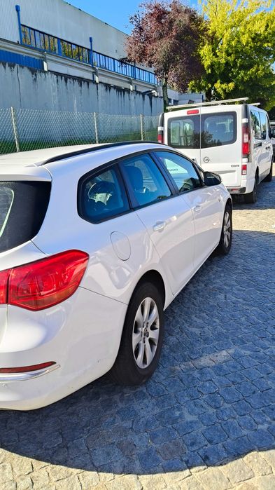 Opel Astra Sports Tourer 1.3 cdti — photo 2