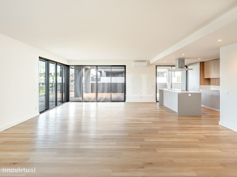 Apartamento T4 em condomínio com piscina, em Miraflores, Algés