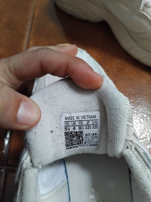 Sapatilha  adidas astir