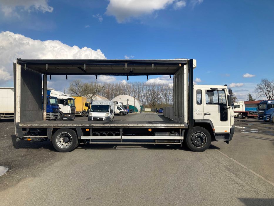 Uniwersalne Usługi Transportowe