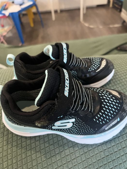 Ténis Skechers . 28