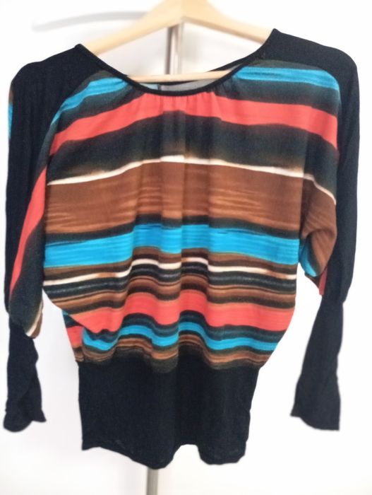Blusa com riscas coloridas