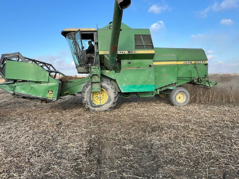 комбайн John Deere 1075