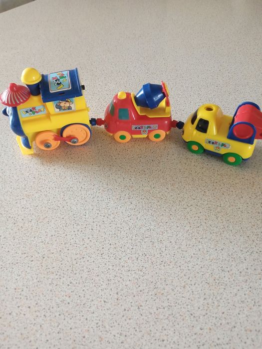 Дитячі іграшкові машинки