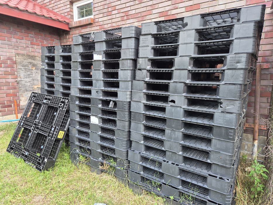 Palety przemysłowe plastikowe 110x110x12cm